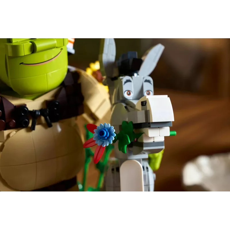 LEGO ICONS 72423 Shrek, Donkey and Puss in Boots
