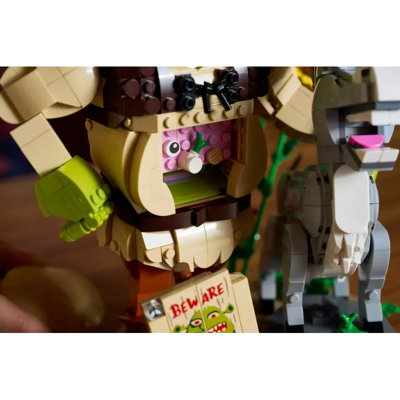 LEGO ICONS 72423 Shrek, Donkey and Puss in Boots