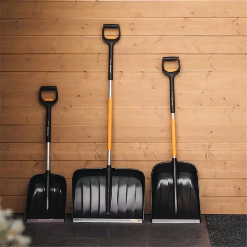 Fiskars 1057189 Schneeschaufel Metall Schwarz, Orange