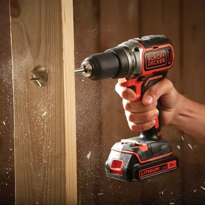 Black & Decker BL186KB-QW 18V Akku-Bürstenloser Bohrhammer 1650 U/min (2x1,5Ah Akkus, Ladegerät, Koffer)