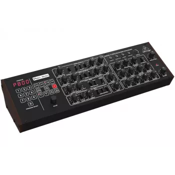 Behringer PRO-800 Analog-Synthesizer – 8-stimmiges Desktop-Modul mit 16 VCOs, Arpeggiator und Poly Chain