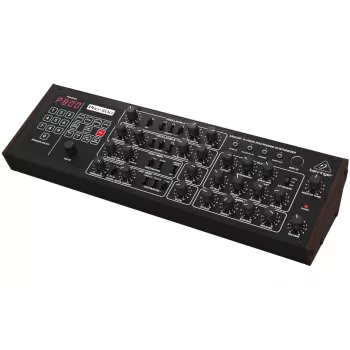Behringer PRO-800 Analog-Synthesizer – 8-stimmiges Desktop-Modul mit 16 VCOs, Arpeggiator und Poly Chain