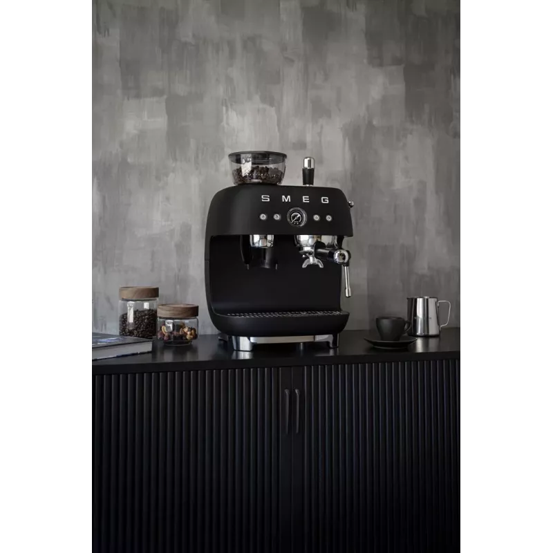 Smeg EGF03BLMEU Espressomaschine mit Mahlwerk, 1650 W, Schwarz
