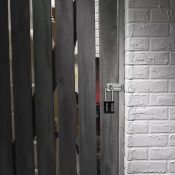Master Lock 7640EURDBLK Kombinationsschloss 40mm Bügelweite, gehärteter Stahlbügel, 4-stellig resettable, Silber/Grau