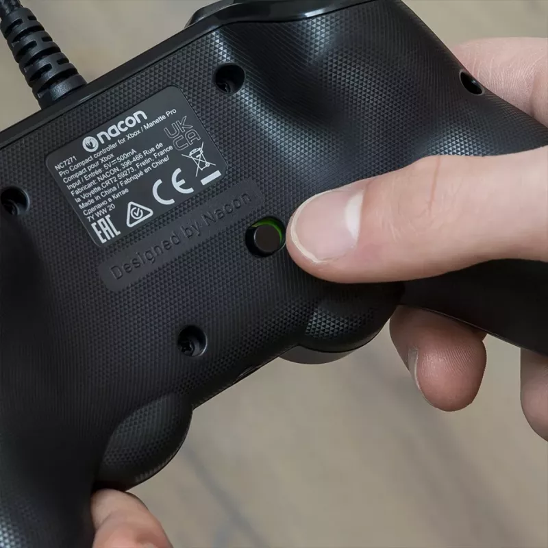 Nacon Compact Pro Wired Controller für Xbox Series X|S, Xbox One & PC - Weiß