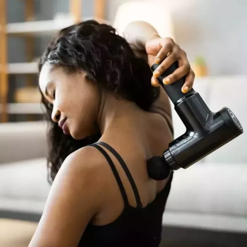 iLike GG Tragbare Faszien-Muskelmassagepistole mit 6-stufiger variabler Vibration + 3 Aufsätzen Schwarz