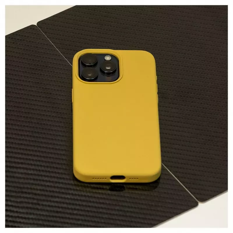 Evelatus Apple iPhone 15 Pro Premium Soft Touch Silikonhülle Gold