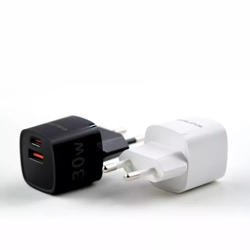 Evelatus USB-A und USB-C 30W Max EU-Ladegerät Weiß