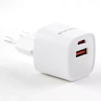 Evelatus USB-A und USB-C 30W Max EU-Ladegerät Weiß