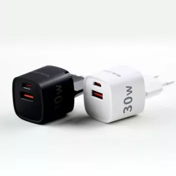 Evelatus USB-A und USB-C 30W Max EU-Ladegerät Schwarz
