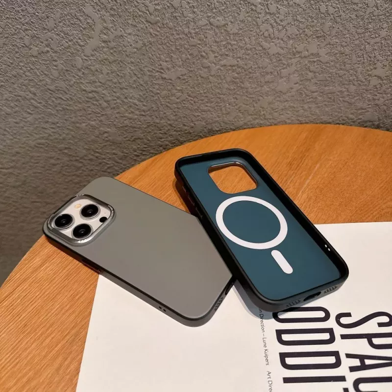 Evelatus Apple iPhone 16 Pro PC NeoCase mit MagSafe Braun