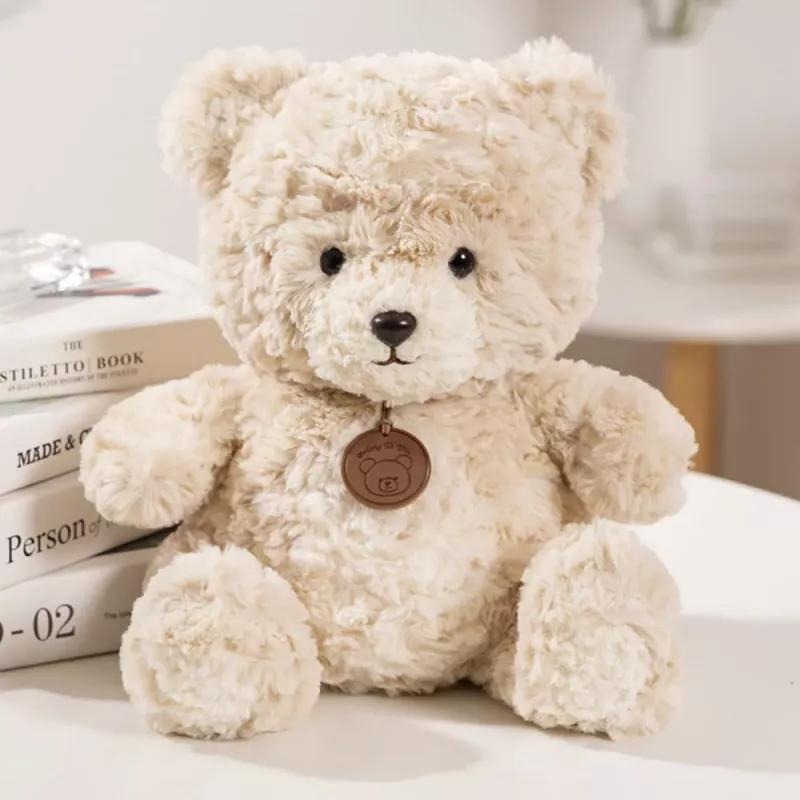 LEAN TOYS Plüsch-Maskottchen Kuscheltier Teddybär mit Medaillon Beige 25 cm