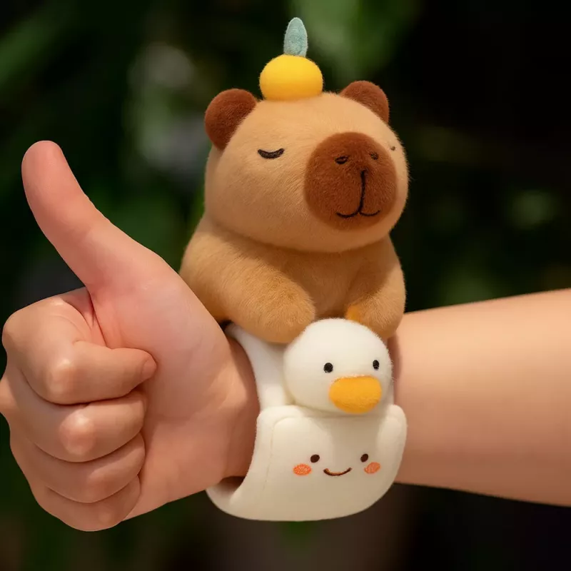 LEAN TOYS Plüsch-Selbstspannendes Armband Gans mit Capybara