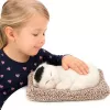 LEAN TOYS Schlafende weiße Katze auf Kissenfigur mit Fellbeutel und Geräuschen