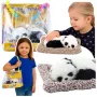 LEAN TOYS Schlafender Panda auf Kissen Figur mit Fell und durchsichtiger Tasche