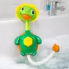 LEAN TOYS Badespielzeug Schildkröte mit Fischbrunnen-Dusche Saugnäpfe