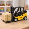 LEAN TOYS Gabelstapler mit motorisierten Metallgabeln zum Bewegen von Paletten und Kisten, Gelb