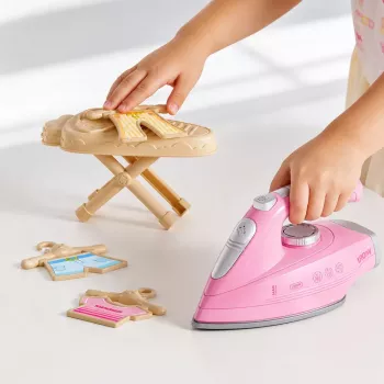 LEAN TOYS Bügelset mit Bügeleisen mit Vibration, Licht und Soundeffekten