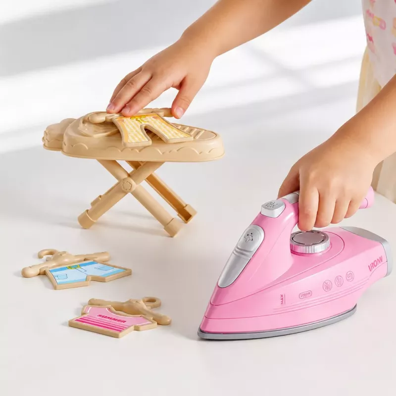 LEAN TOYS Bügelset mit Bügeleisen mit Vibration, Licht und Soundeffekten
