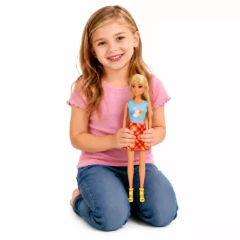 LEAN TOYS Anlily Puppe mit weißem Hasen und Karotten Karottenständer-Set