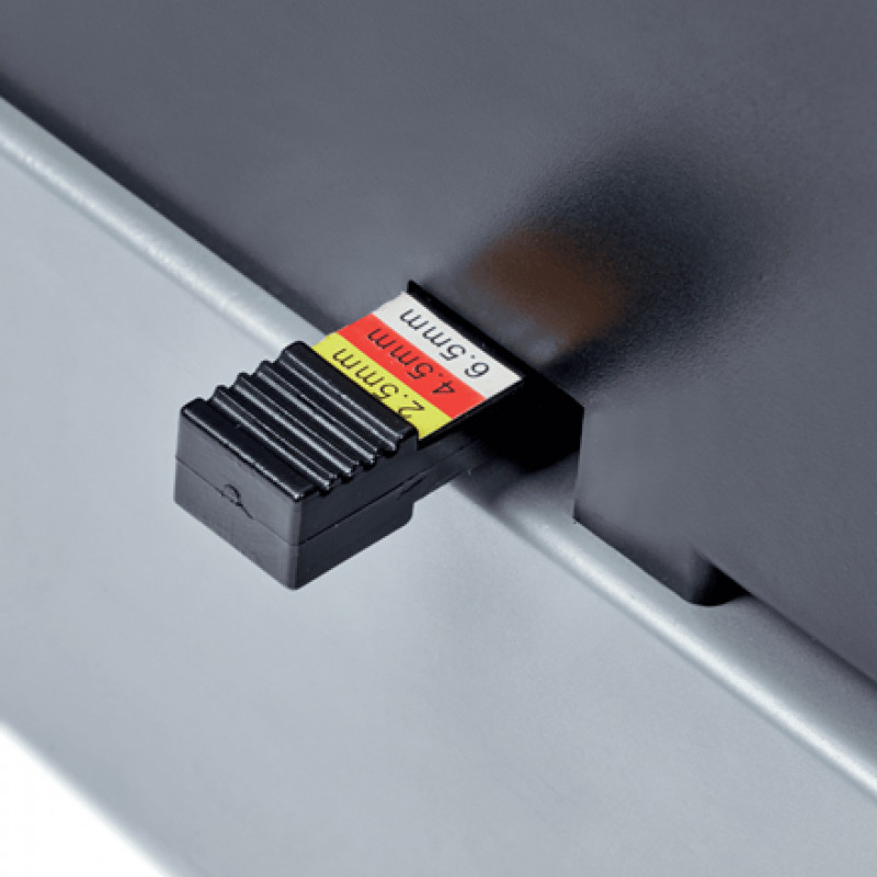 GBC CombBind CB25Pro Kunststoffkamm-Bindemaschine, A4, 25 Blatt Stanzleistung, 500 Blatt Bindekapazität, Vollmetall 4410037