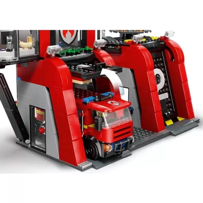 Konstruktionsspielzeug LEGO City Feuerwache mit Drehleiterfahrzeug 60414 — 843 Teile, 5 Minifiguren, 220×320×140 mm