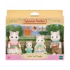 EPOCH Sylvanian Families Milchkatzenfamilie - 4 sammelbare Flockfiguren (Vater Cyrus, Mutter Stella, Sohn Freddie, Tochter Millie) für Kinder ab 3 Jahren