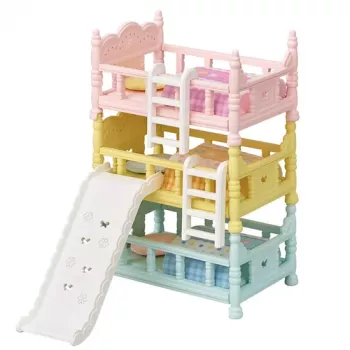 EPOCH Sylvanian Families Etagenbett Triple - Puppenhausmöbel, 3 Ebenen, Weiß mit rosa Akzenten, inklusive Leiter und 3 Matratzen, für Babyfiguren, ab 3 Jahren