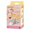 EPOCH Sylvanian Families Etagenbett Triple - Puppenhausmöbel, 3 Ebenen, Weiß mit rosa Akzenten, inklusive Leiter und 3 Matratzen, für Babyfiguren, ab 3 Jahren