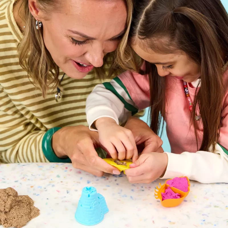 Kinetic Sand Beach Adventure Set – 907g Sand in 3 Farben mit Förmchen, Werkzeug und Spielwanne