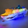 LEAN TOYS Passagier-Kreuzfahrtschiff-Spielzeug mit Reibungsantrieb, Lichtern und Geräuschen