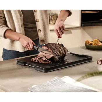Joseph Joseph Cut&Carve Plus großes schwarzes Schneidebrett mit integrierten Fleischhaltezacken