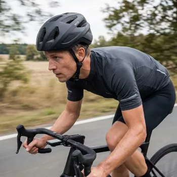 Vayox Kask Active Mattschwarzer Fahrradhelm mit LED M
