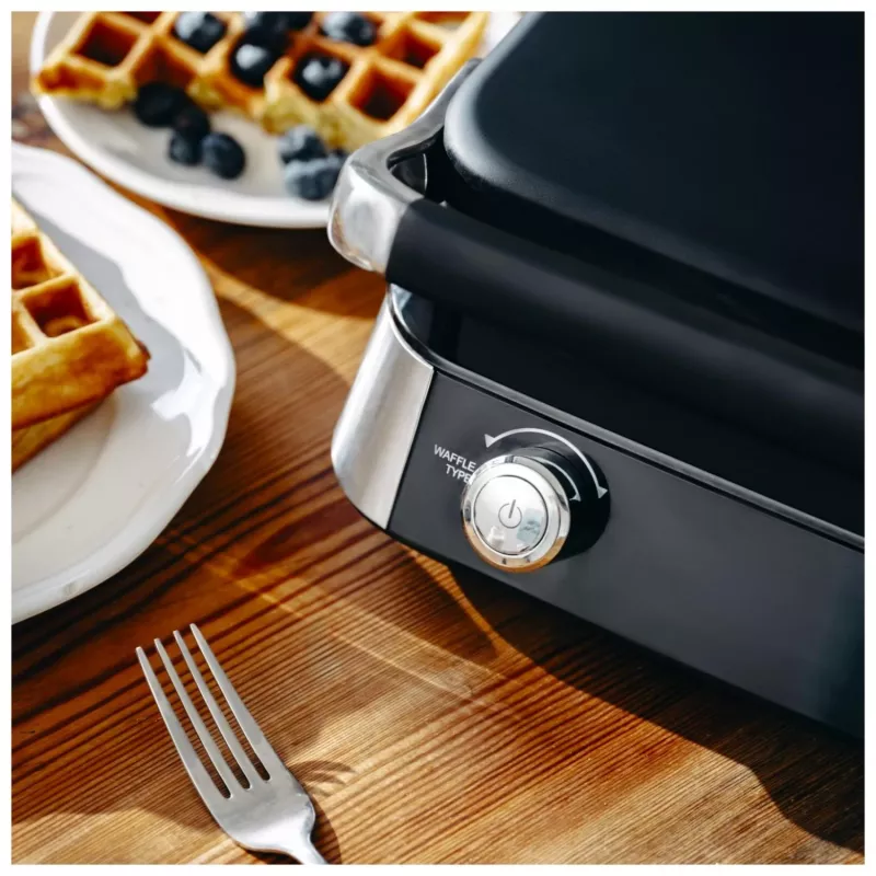 Adler AD 3084 Waffeleisen mit LED-Display, 5 Programme, 7 Bräunungsstufen, 1600 W (max. 2400 W), Antihaftplatten, schwarz/silber