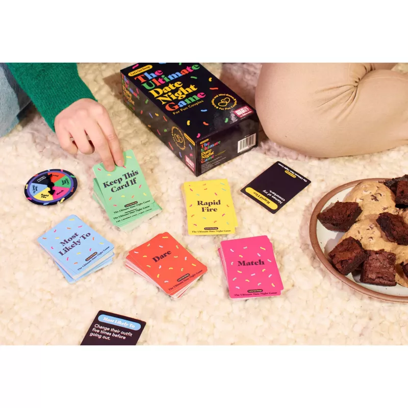 Just Play Let's Get Deep - Das ultimative Date-Night-Spiel, 400 Gesprächskarten für Paare, 3 Stufen: Ice Breaker, Deep, Deeper, 2+ Spieler, ab 17 Jahren
