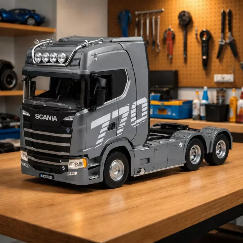 HUINA 32329 Scania 1:18 6-Kanal RC Sattelzugmaschine Grau Silber