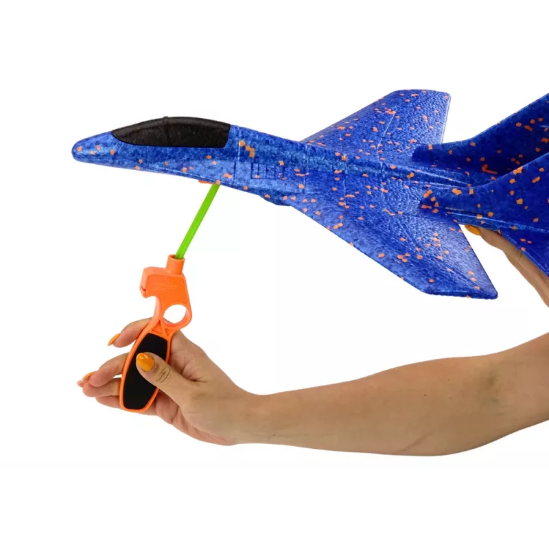 LEAN TOYS Styropor Kampfflugzeug mit blauer Schleuderstartvorrichtung