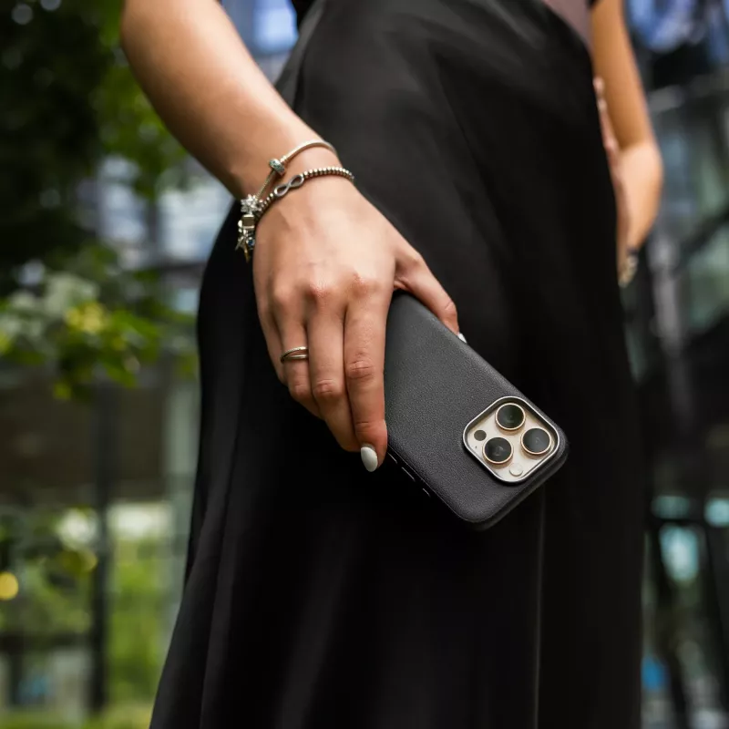 Fixed MagLeather Rückseitenhülle für Apple iPhone 17 – Leder, Schwarz