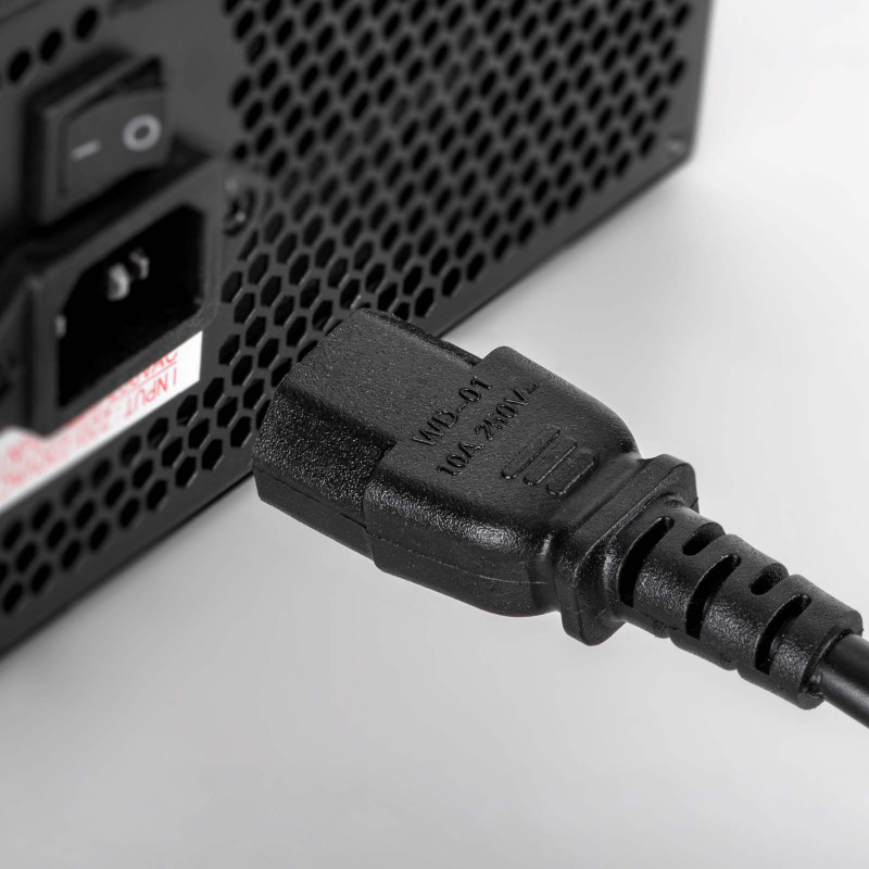 Akyga AK-PC-01A Netzkabel CEE 7/7 (Schuko) auf IEC C13, CCA 3 x 0,5 mm², 1,5 m, Schwarz