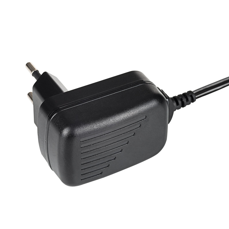 Akyga AK-TB-08 Universal-Netzteil 5 V / 1 A 5 W, DC 5,5 x 2,1 mm, 1,4 m, Schwarz