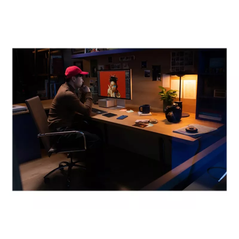 Apple Studio Display 27 Zoll 5K Retina Monitor, Standardglas, Silber, Neigbarer Standfuß
