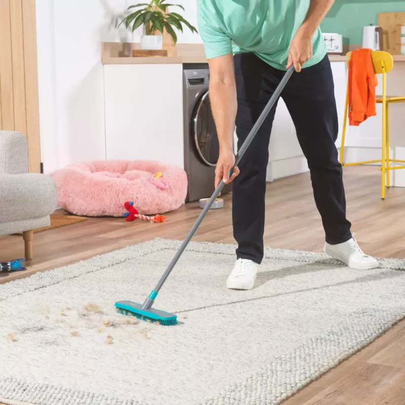 Beldray LA00000011UFEU7 Anti-Bac Dual Action Rubber Head Broom mit Teleskopstiel, Grau/Schwarz