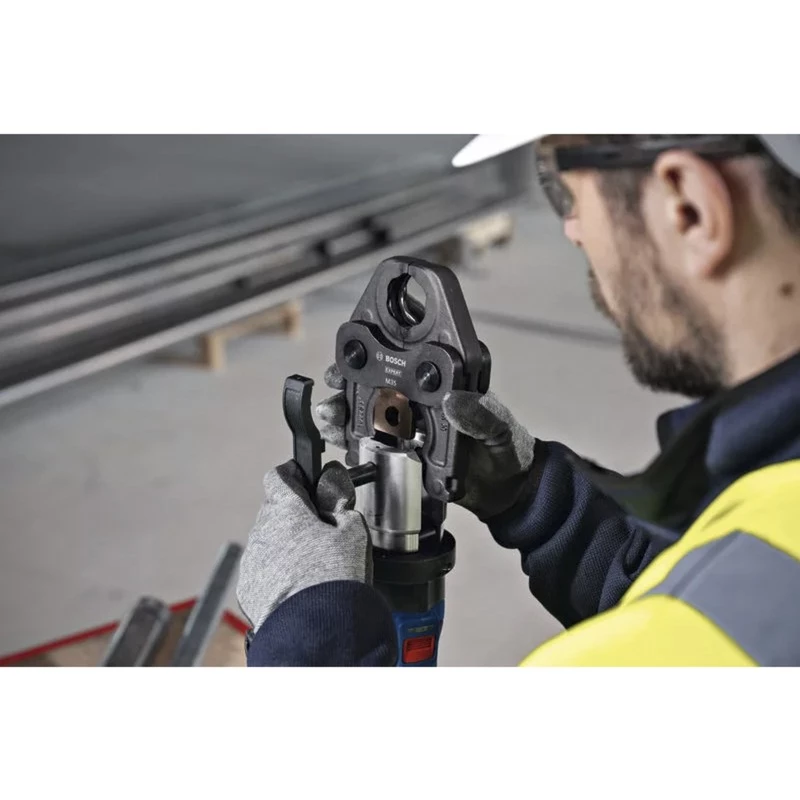 Bosch Professional GPT 18V-32 Akku-Presswerkzeug, Solo-Version, Kit TH, 18V, Blau, ohne Akku und Ladegerät, 3 Standard-TH-Pressbacken, im L-BOXX