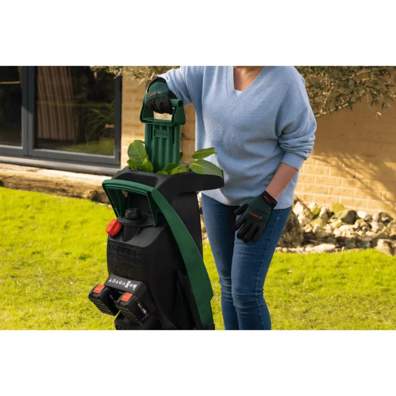 Bosch UniversalShredder Solo Akku-Gartenhäcksler, 36V (2x18V), 40 mm Aststärke, 50 L Auffangbox, Grün/Schwarz, Gerät ohne Akku (06008E0001)