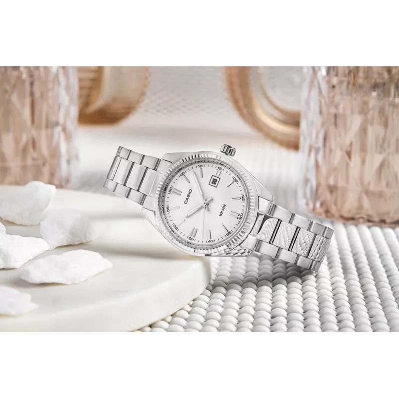 CASIO LTP1302PD7A1V Unisex Analog-Quarzuhr, Silbernes Edelstahl, 34,5 x 30,2 x 8,7 mm