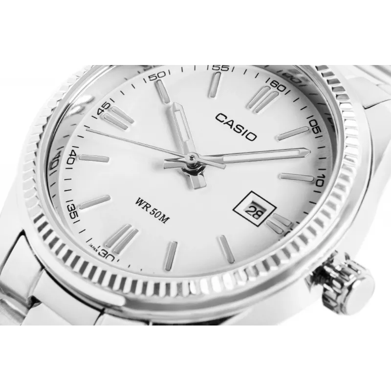 CASIO LTP1302PD7A1V Unisex Analog-Quarzuhr, Silbernes Edelstahl, 34,5 x 30,2 x 8,7 mm