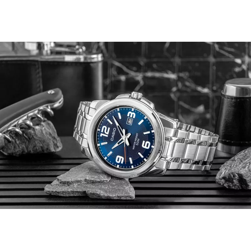 Casio MTP-1314D-2AVEF Herren Analog Quarzuhr, Blaues Zifferblatt, Edelstahlband, 50m Wasserdichtigkeit