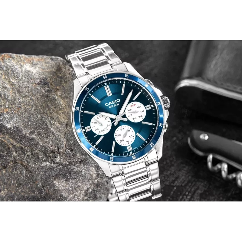 Casio MTP-1374D-2A3 Herren Analog Quarzuhr mit Edelstahlband, blauem Zifferblatt, Datumsanzeige, 50m Wasserdichtigkeit