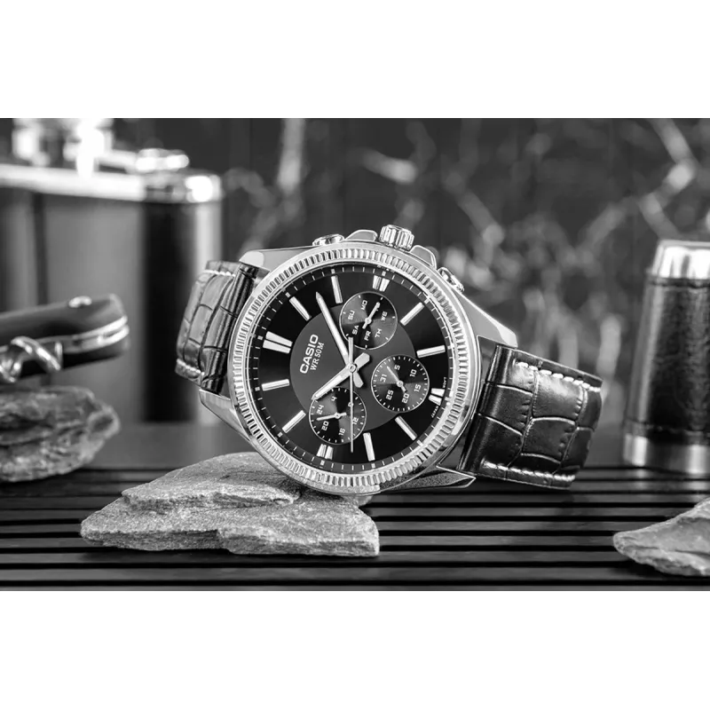 CASIO MTP1375L1AVDF Herren Analog Quarzuhr mit Lederarmband, schwarzes Zifferblatt, 42 mm