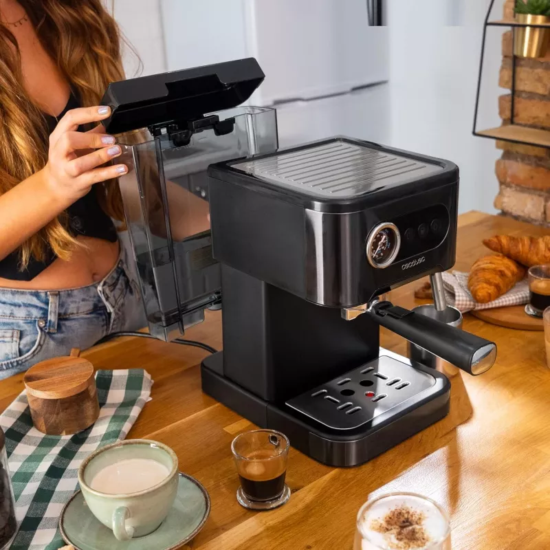 Cecotec Power Espresso 20 Pro Latte Kaffeemaschine, 20 Bar Pumpendruck, integrierter Milchaufschäumer, halbautomatisch, Schwarz, 1350 W
